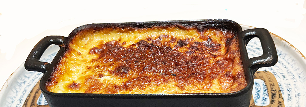 Hibou Bistro Grec Perpignan propose une moussaka authentique, plat grec maison délicieux