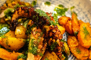 Hibou bistro grec Perpignan • Restaurant grec Perpignan • Cuisine faite maison • Poulpe grillé (®hibou bistro grec)