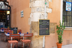 Hibou Bistro grec Perpignan • Restaurant grec Perpignan • Cuisine faite maison • Tables en terrasse (® hibou bistro grec)