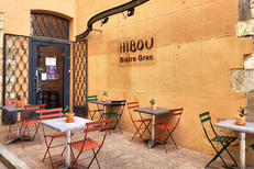 Hibou Bistro grec Perpignan • Restaurant grec Perpignan • Cuisine faite maison • Tables en terrasse 