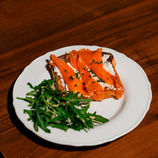 BRIOCHE PERDUE À LA TRUITE SAUMONÉE FUMÉE AU RESTAURANT LA TABLE DES SECRETS À PERPIGNAN