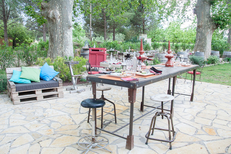 Mas Chabry Perpignan propose des tables en terrasse sur le chemin de la Carlette (® networld-aGuje)