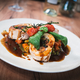 BALLOTINE DE POULET AUX TOMATES CONFITES, MANCHEGO & BASILC, JUS THYM MIEL, POELEE DE LEGUMES