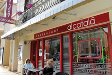 Devanture du restaurant Al Catala dans la ville de Céret (crédits photos : networld – Stephane Delchambre)